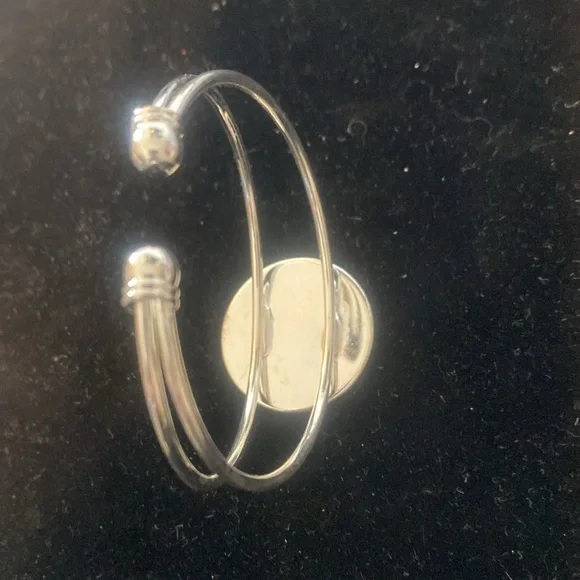 Leather symbol on silver bracelet - Picture 3 of 4